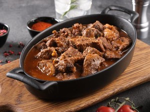 Cara Masak Daging Kambing dan Sapi Agar Empuk dengan 5 Bahan Ini!