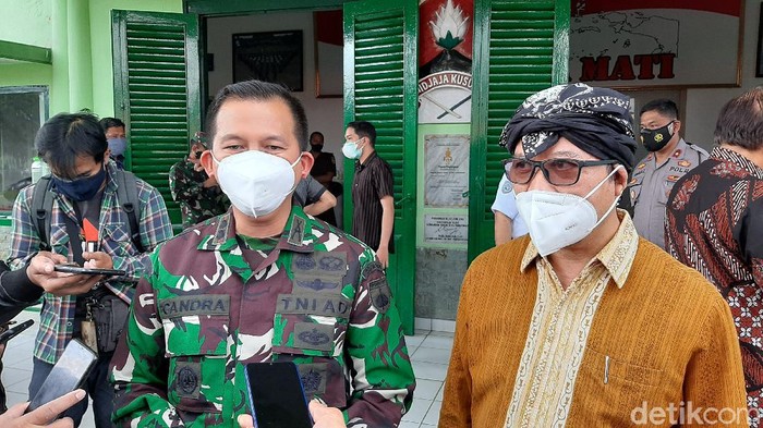 Dandim 0701/Banyumas Letkol Inf Chandra dan Bupati Banyumas Achmad Husein, Kamis (15/7/2021).