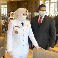 Fadia Arafiq yang terlahir dengan nama Laila Fathiah tersebut menikah dengan penyanyi dangdut asal Malaysia M. Ashraff Abu atau yang lebih dikenal sebagai Ashraff Khan. Foto: Instagram @fairuzarafiq