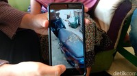 Menurutnya pelaku pelemparan kotoran manusia seorang pria. Erwin mengatakan kejadian serupa bukan pertama kali itu terjadi.
