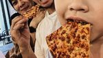 Keseruan Ananda Omesh Saat Makan Pizza dan Rayakan Ulang Tahun Anak