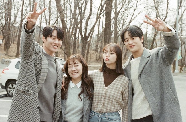 Selisih umur geng drakor My Roommate Is A Gumiho pun tak jauh berbeda. Jang Ki Yong dan Park Kyung Hye berumur 28 tahun, Hyeri berumur 27 tahun, sementara Kim Do Wan berumur 26 tahun. Foto: dok. Instagram kimdwan_