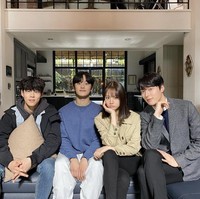 Choi Woo Sung yang berperan sebagai adik Hyeri, tergabung dalam geng drakor My Roommate Is A Gumiho. Momen ini menandai pertemuan pertama Shin Woo Yeo dengan adik Lee Dam, yakni Lee Dan. Foto: dok. Instagram hyeri_0609