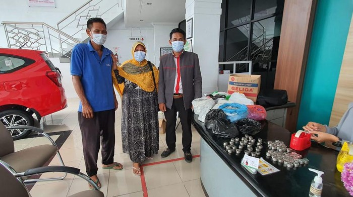  Ibu  ibu  Beli Toyota Rush Pakai Receh Hitung Duitnya 