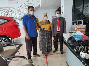 Karyawan Dealer Shock Ada Ibu-ibu Beli Mobil Pakai Uang Koin