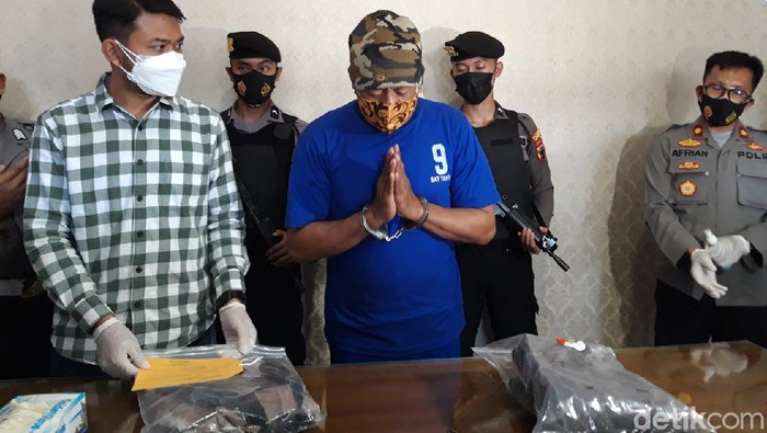 Imbas Minuman Keras, Dua Kakek di Boyolali Duel hingga Tewas Kejadian miris terjadi di Boyolali. Dua orang kakek dalam pengaruh minuman keras berkelahi. Satu diantaranya akhirnya tewas dengan luka tusuk di perut.