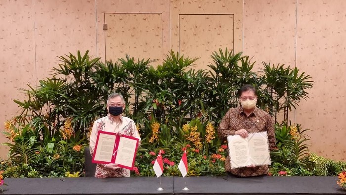 Menteri Koordinator Bidang Perekonomian Indonesia Airlangga Hartarto bersama Menteri Perdagangan dan Industri Singapura Gan Kim Yong menyelesaikan pembahasan enam kelompok kerja yang akan menjadi materi pertemuan Presiden Joko Widodo dan Perdana Menteri Lee Hsien Loong.