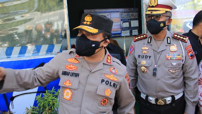 Kapolda Jateng Irjen Ahmad Luthfi di pos penyekatan perbatasan Jateng-Jatim di Blora, Kamis (15/7/2021).