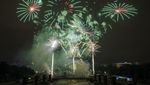 Pesta Kembang Api Meriahkan Perayaan Hari Bastille