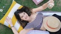 Luna Maya sama sekali tak terbebani dengan usianya saat ini. Foto: dok. Instagram