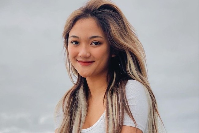 Ini adalah salah satu potret Marion Jola saat tidak mengenakan makeup. Walaupun tanpa makeup, kecantikan naturalnya tetap terpancar bukan? Foto: Instagram/@lalamarionmj