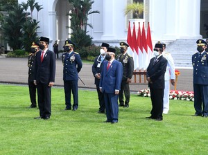 Masker Berselang Prabowo di Istana Curi Perhatian, Ini Penjelasannya