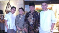 Audi Pratama merupakan putra dari Airlangga Hartarto dan Yanti K. Isfandiary atau kini dikenal dengan nama Yanti Airlangga. Ia eksis di Instagram dengan lebih dari 13 ribu followers.