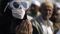 Menunaikan ibadah haji adalah rukum Islam yang ke-5 dan umat Islam dianjurkan menjalankan ibadah haji setidaknya sekali seumur hidup.