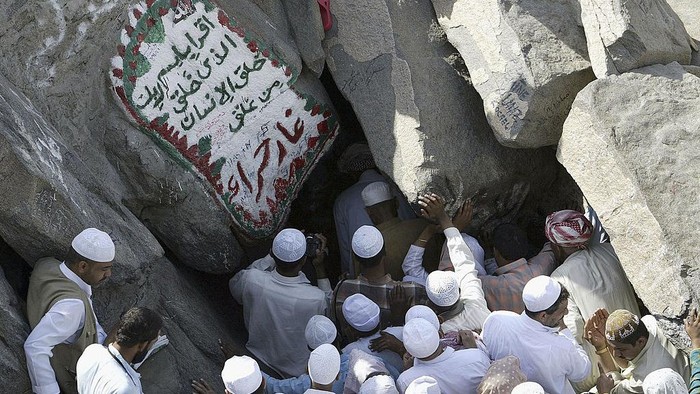 JEBEL AL-NOOR, SAUDI ARABIA - JANUARY 16:  A Muslim Pilgrim girl prays on Jebel al-Noor, or Mount of Light, 6 kms from Mecca where they will visit Ghar Heera, or Heera cave January 16, 2005 as part of annual Hajj in Jebel al-Noor, Saudi Arabia. Around two million Muslim pilgrims from around the world are expected to converge on the city of Mecca for the holy Muslim day of Al-Hajj or Bilgirame Day.  (Photo by Abid Katib/Getty Images)