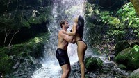 Ia pun sempat menikmati air terjun di Hawai pada April sebelum Nicole dan Thom bertolak ke Italia untuk merayakan hari ulangtahun sang personel Pussycat Dolls pada Juni. Foto: dok. Instagram/nicolescherzinger