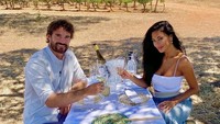 Pada Juni, mereka pun terbang ke Portugal dan menemui orang tua Thom sekaligus merayakan ulang tahun Nicole ke-42. Foto: dok. Instagram/nicolescherzinger