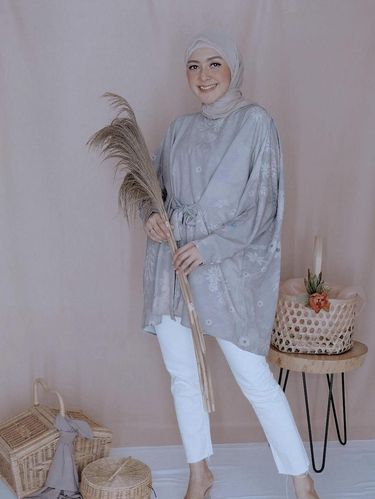 Padu padan gaya hijab ala Richa Iskak untuk hari Raya Idul Adha.