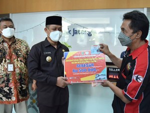 Tak Beroperasi Saat PPKM, Sopir Angkot di Kebumen Dapat Bansos