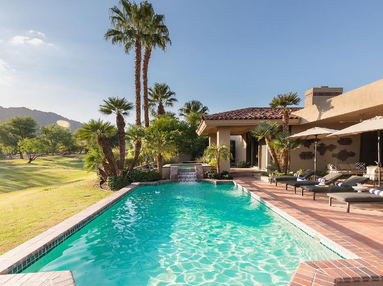 Foto Penginapan Mewah yang Tawarkan Liburan Gratis untuk Konten Kreator