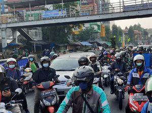 Tak Ada Pemeriksaan STRP di Basura Jaktim, Lalu Lintas Ramai Lancar