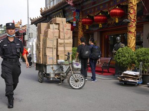 Cegah Omicron, China Perintahkan Disinfeksi Paket dari Luar Negeri