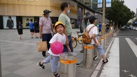 Biro statistik nasional mencatat pertumbuhan PDB China pada periode April hingga Juni sebesar 7,9 persen. Angka tersebut turun signifikan dari kuartal sebelumnya sebesar 18,3 persen. AP Photo/Ng Han Guan