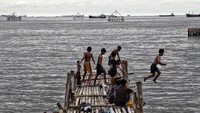 Turunnya permukaan tanah Jakarta juga dipercepat oleh urbanisasi, perubahan fungsi lahan, dan pertumbuhan penduduk yang sangat cepat. Pradita Utama/detikcom.