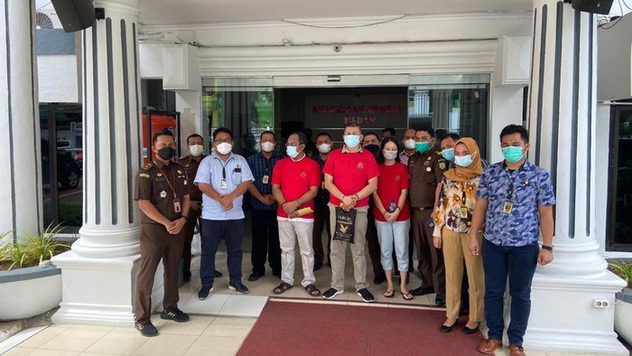 Polda Sumut Serahkan 3 Tersangka Jual Beli Vaksin Corona Ilegal ke Jaksa