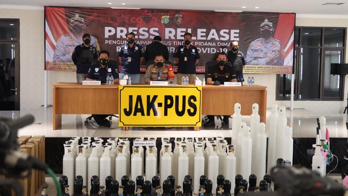 Polres Jakpus tangkap importir yang menjual tabung oksigen dengan harga 2 kali lipat dari HET, Kamis (15/7/2021).