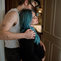 Empat bulan setelah melahirkan, Hilary Duff membagikan foto-foto intim proses kelahiran sang putri. Foto: Instagram/@hilaryduff