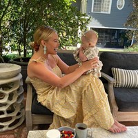 Mae James merupakan anak kedua dari pernikahannya bersama Matthew Koma. Persalinan anak pertama mereka, Banks, pun dilakukan di rumah. Foto: Instagram/@hilaryduff