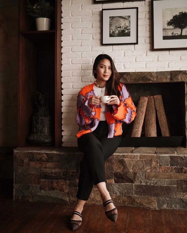 Sebagai seorang fashion enthusiast, Rachel Theresia cenderung memiliki gaya feminin dan casual. Foto: Instagram