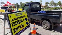 Kendaraan angkutan barang yang masuk kategori esensial dan kritikal dipersilakan melintas melalui jalur pantura ke arah timur.