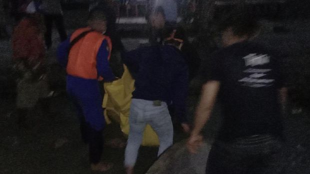 Seorang perempuan bernama Dewi (19) tewas akibat terjatuh dari Jembatan Youtefa di Kota Jayapura, Papua (dok Istimewa)