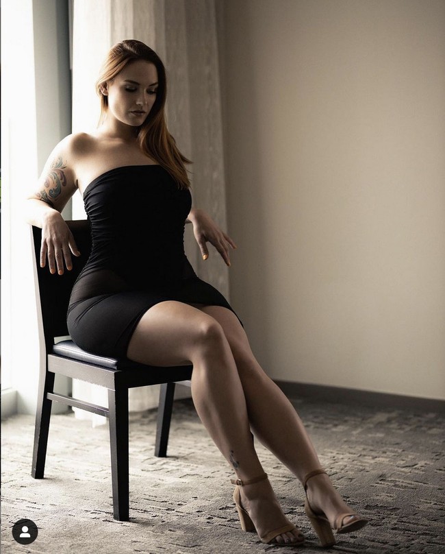 Alhasil Siri Dahl menyelesaikan syuting dan berakhir dengan tubuh penuh memar, terutama di bagian dada. Akibatnya dia harus cuti kerja selama beberapa hari untuk memulihkan cederanya itu. Foto: Instagram/@thesiridahl