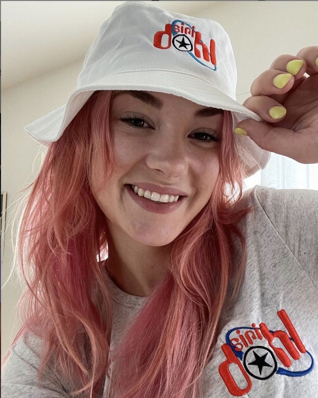 Siri Dahl yang mengira hanya akan melakoni adegan seks biasa, ternyata diminta para kru film untuk melakukan seks kasar dan brutal. Foto: Instagram/@thesiridahl