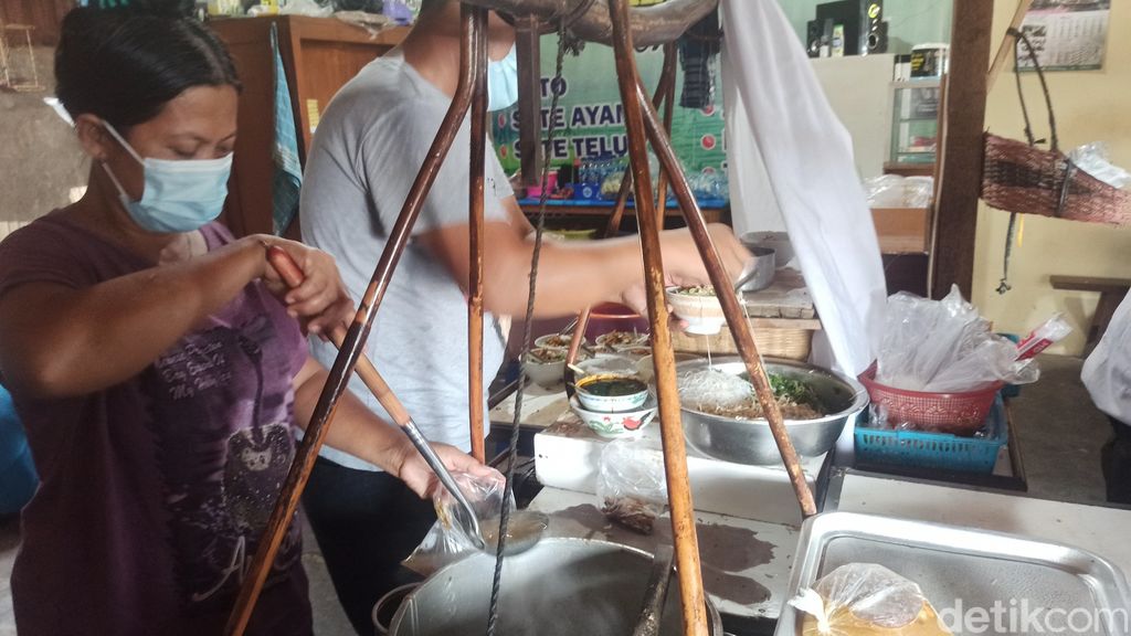 Sluurp! Gurih Bening Soto Sawah Karangboyo Khas Demak yang Murah Enak