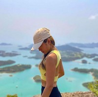 Wanita asal Hong Kong itu senang berwisata ke tempat-tempat eksotis. Foto: dok. Instagram/@hike.sofi