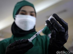 Sukses Ajak Warga Divaksin, Ketua RT di Padang Dapat Nginap Gratis di Hotel