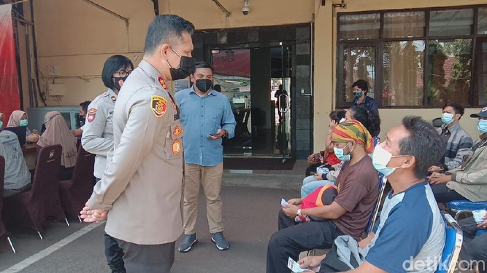 Ratusan remaja diduga termakan seruan di medsos soal aksi tolak PPKM Darurat, sehingga bikin onar di Kota Pasuruan. Polisi tengah mencari provokatornya.