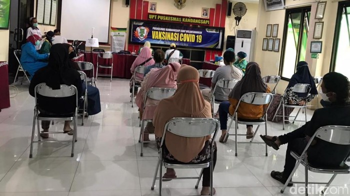 Vaksinasi COVID-19 di Kota Pasuruan baru 31 persen dari total sasaran. Pemkot membuka layanan hingga malam di seluruh Puskesmas untuk mempercepat vaksinasi, yang ditargetkan rampung pada Agustus mendatang.