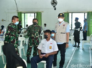 Vaksinasi COVID-19 Bagi Pelajar SMP dan SMA Dimulai di Lamongan