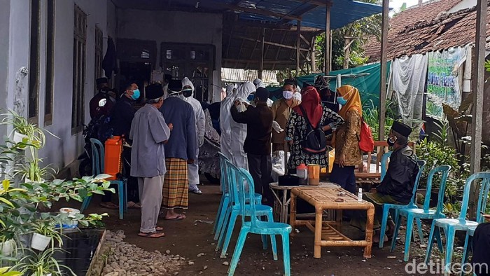 warga banyuwangi meninggal saat isoman
