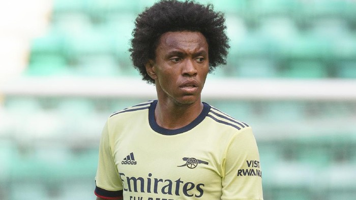 EDINBURGH, SCOTLAND - JULY 13: Willian of Arsenal during the pre season friendly between Hibernian and Arsenal at Easter Road on July 13, 2021 in Edinburgh, Scotland. (Photo by Steve  Welsh/Getty Images)