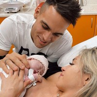 Begini suka cita mereka setelah Nina lahir ke dunia. Foto: Instagram @agus.gandolfo