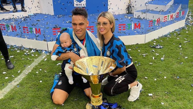 Pasangan itu memang sering pamer kemesraan di Instagram dan pada Februari lalu mereka memiliki seorang anak perempuan yang diberi nama Nina. Foto: Instagram @agus.gandolfo