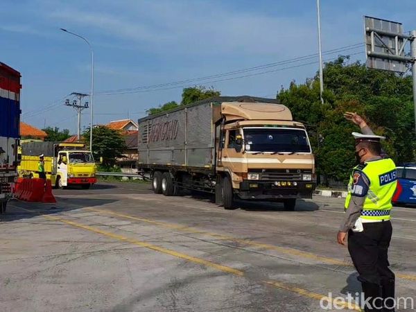 Akses ke Jateng Ditutup, Ratusan Kendaraan Diputar Balik