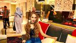 Romantisnya Alyssa Spischak dan Suami Bulenya saat Bersantap di Restoran Bawah Laut