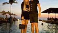 Selain pose seksi, Alyssa Spischak sering membagikan momen kebersamaan dirinya dan sang suami. Mereka sering nongkrong di beach club Bali, seperti yang terlihat pada momen ini. Foto: Instagram @alyssaspischak